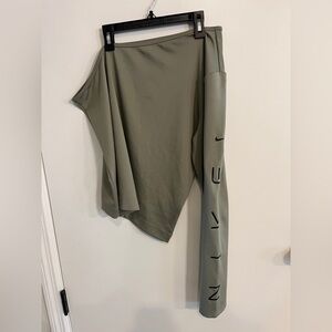 Women’s 2XL Nike Long Sleeve Workout Asymmetrical Single Sleeve Shirt